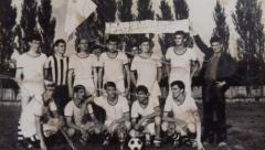 Fudbaleri FK Drine na stadionu FK Mačva 1966. godine